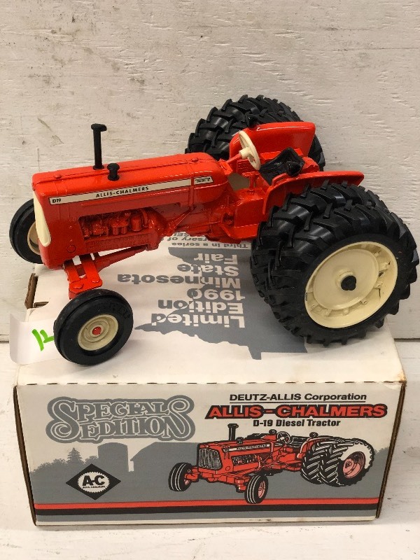 lot 14 image: Allis-Chalmers D19 Diesel Tractor