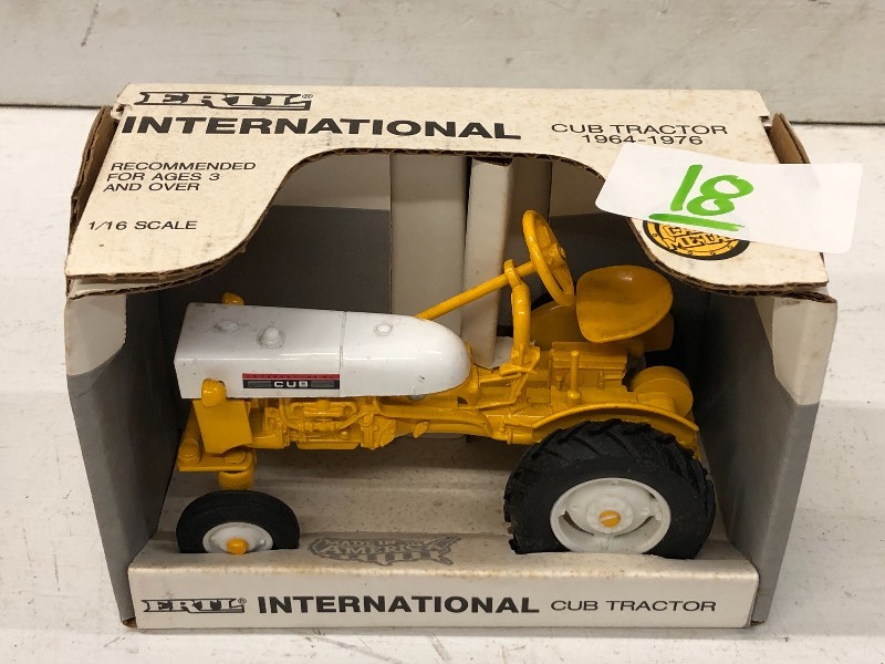 lot 18 image: International Cub 1964-1976 Tractor