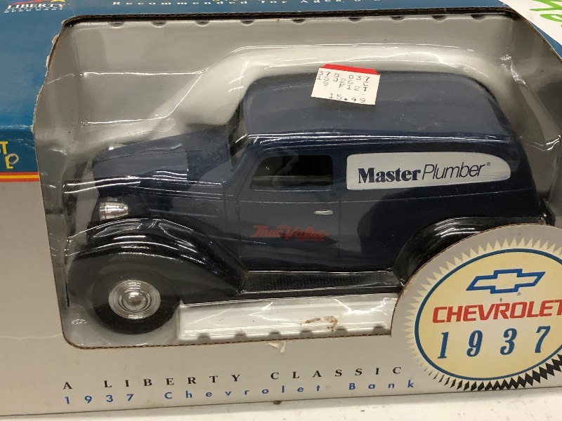 lot 42 image: 1937 Chevrolet Bank