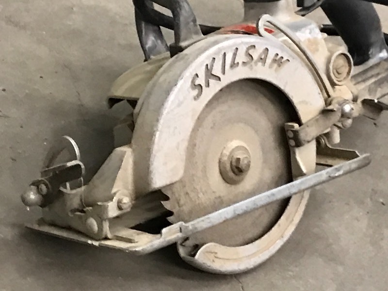 lot 8 image: Skilsaw 6.5 Worm-Drive Saw