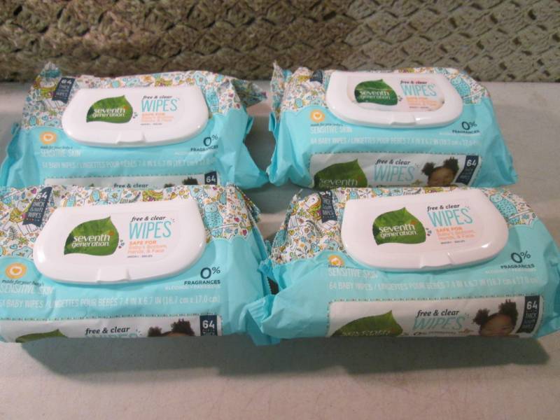 4 Packs of Baby Wipes  BS...