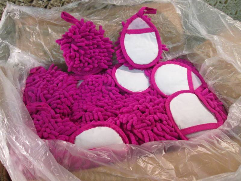 Case of 200 Pink Frizzy Finger Dust...