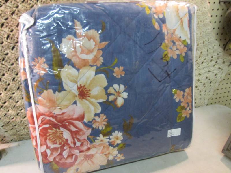 Full Size Quilted Bed Spread  EW6...
