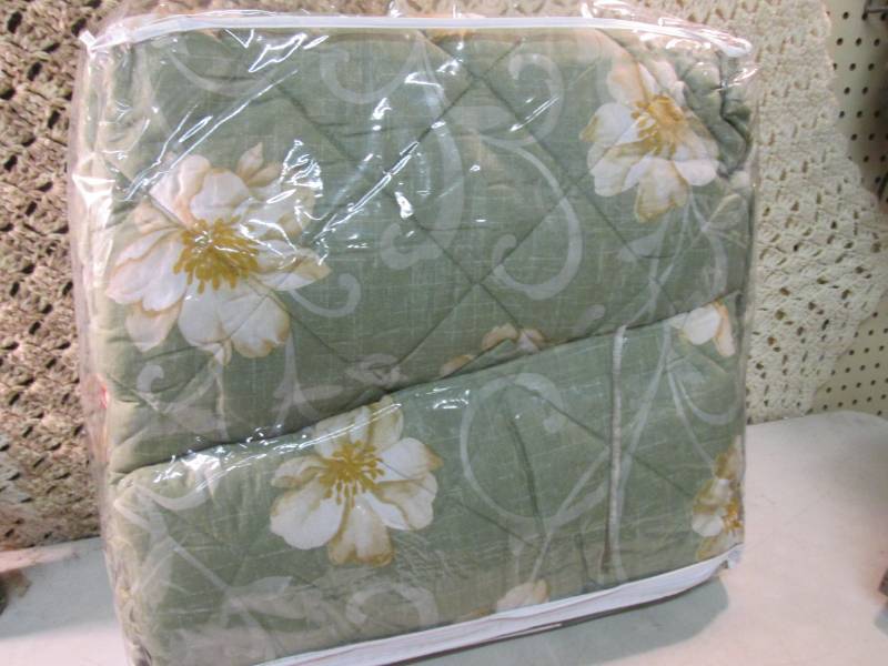 Twin Size Quilted Bed Spread  EW6...