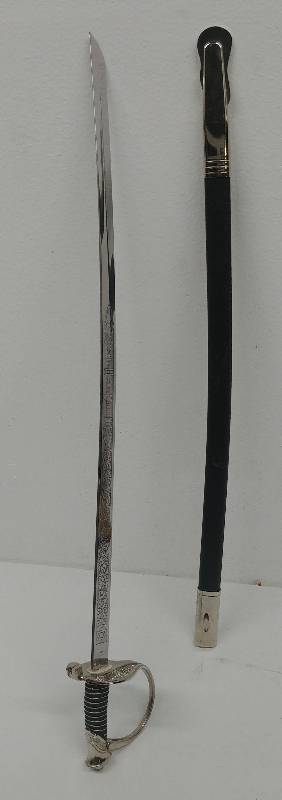 lot 12 image: US Marines Dress Sabre