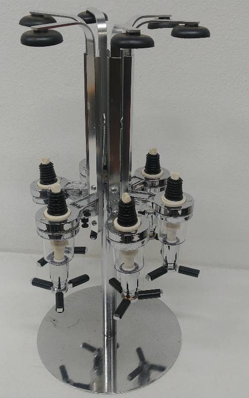 lot 17 image: 6 Bottle Shot Carousel