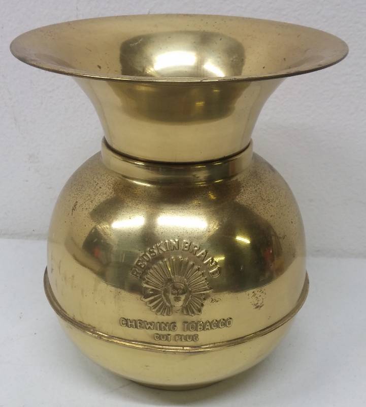 lot 26 image: Vintage Chewing Tobaacco Spitoon