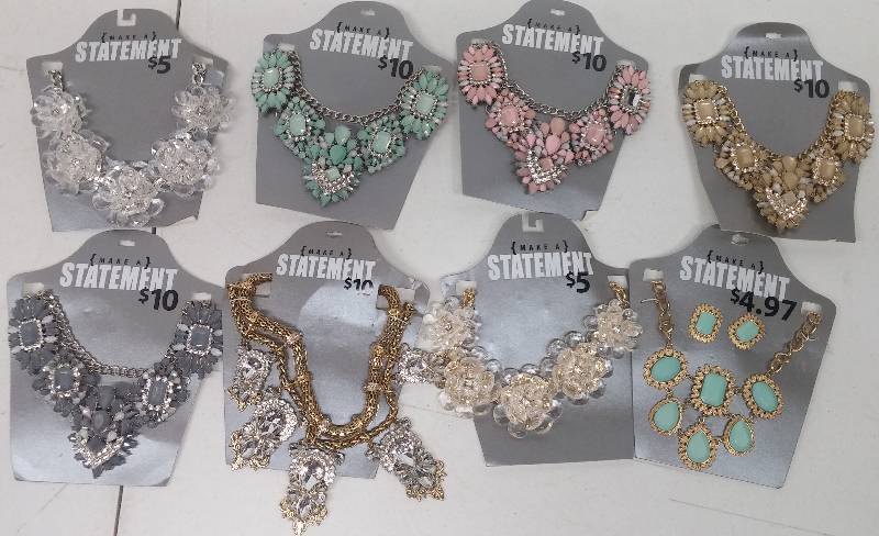 lot 31 image: Assorted Costume Jewlery Retail Packs
