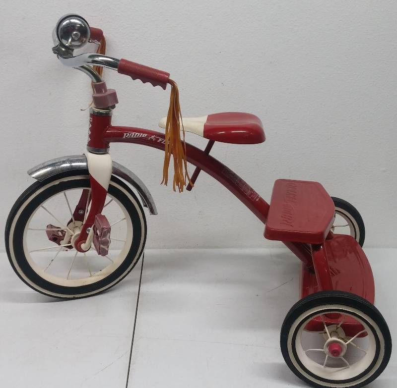 lot 36 image: Radio Flyer Tricycle