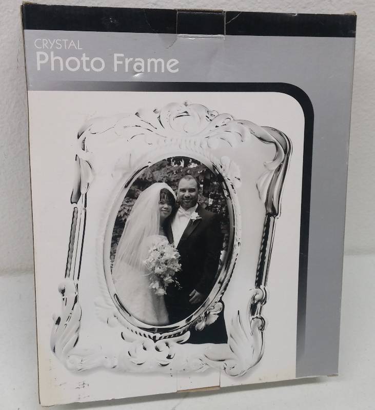 lot 50 image: Crystal Photo Frame as-new in retail pack