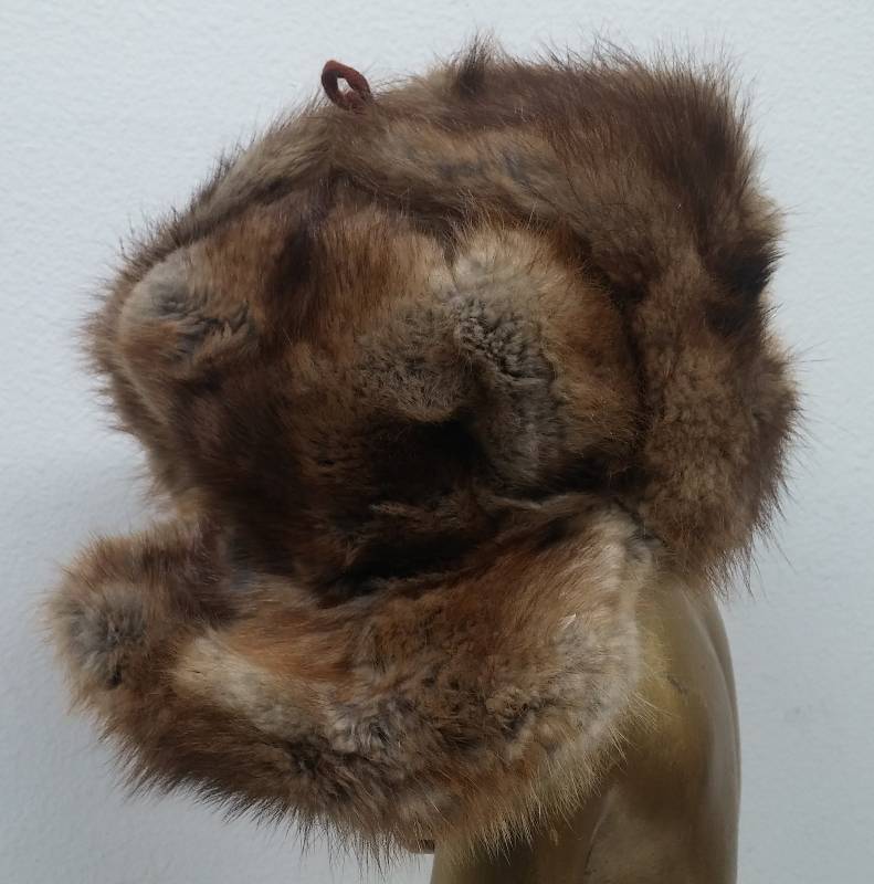 lot 8 image: Authentic Fur Hat