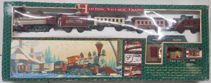 lot 16 image: Holiday Village Train Set