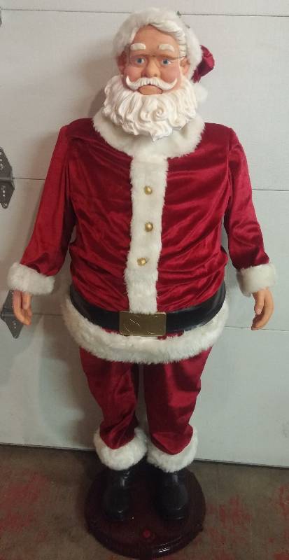lot 22 image: Animatronic 5 Santa Clause