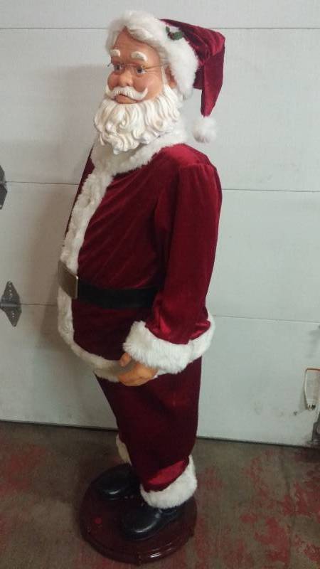 lot 23 image: Animatronic 5 Santa Clause