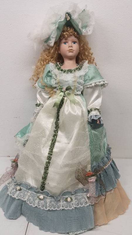 lot 24 image: 3 Porcelin Doll