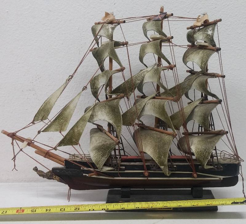 lot 45 image: 18 Cutty Sark model ship
