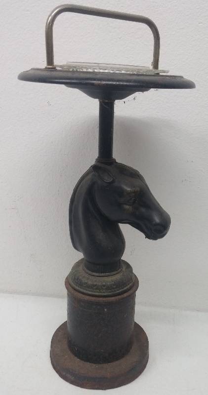 lot 62 image: Horse Head Standing Ash-tray