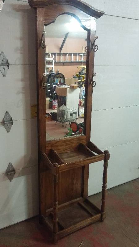 lot 65 image: Vintage Mirror Backed Coat Stand and table