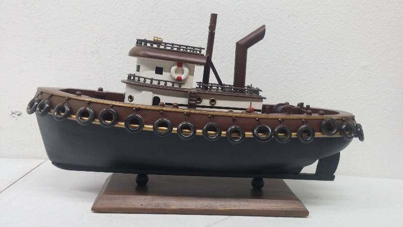lot 72 image: Model Tug Boat