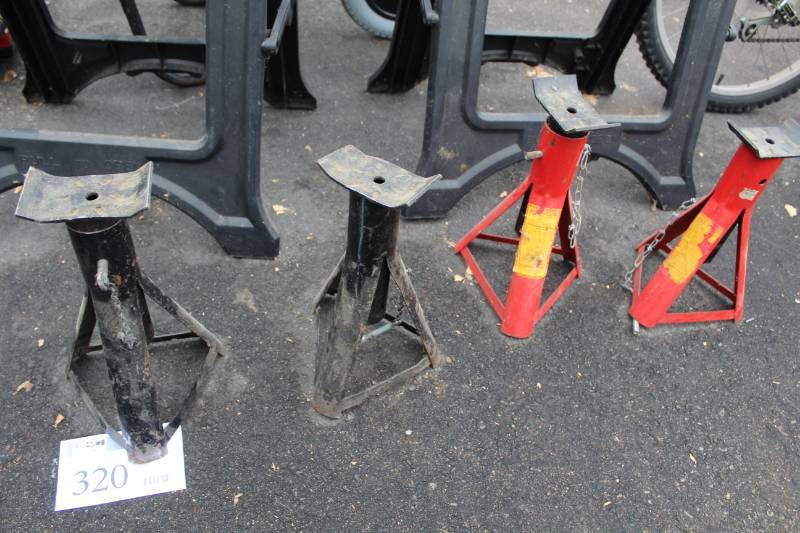 lot 320 image: Jack Stands