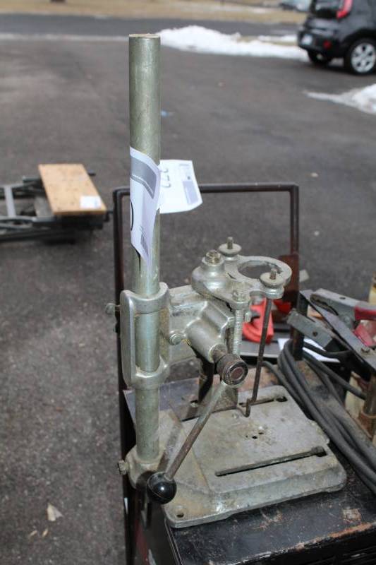 lot 330 image: Dayton Electric Mfg. Co. Bench Drill Press