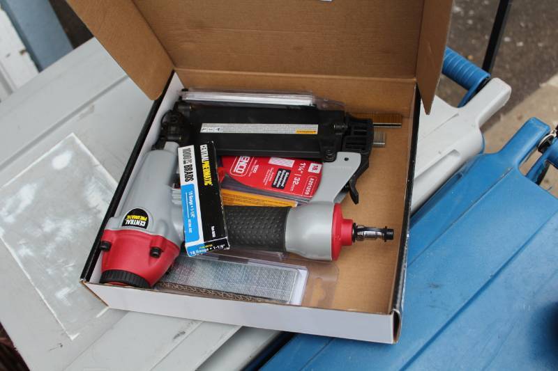lot 356 image: Central Pneumatic 18-Gauge Brad Nailer
