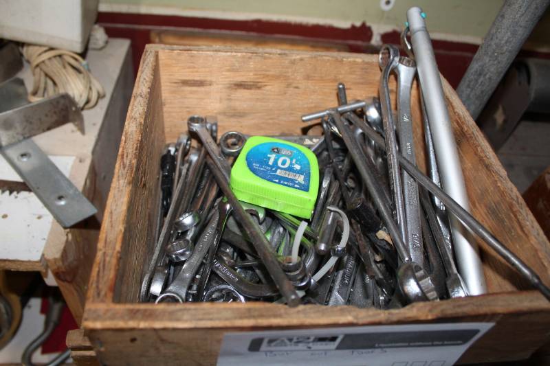 lot 417A image: Combination Wrenches, Tape Measure