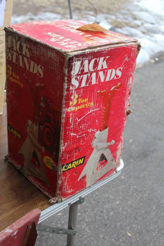 lot 386 image: Larin 3-Ton Jack Stands