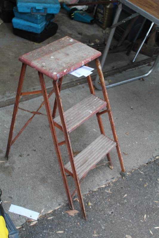 lot 367 image: 3-Step Folding Step Ladder