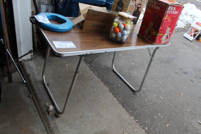 lot 371 image: Folding Table