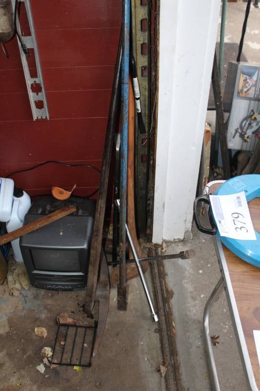 lot 374 image: Sledgehammer, Axe, Crow Bar, Pry Bar, Tire Iron, Pickaxe Head (no handle)