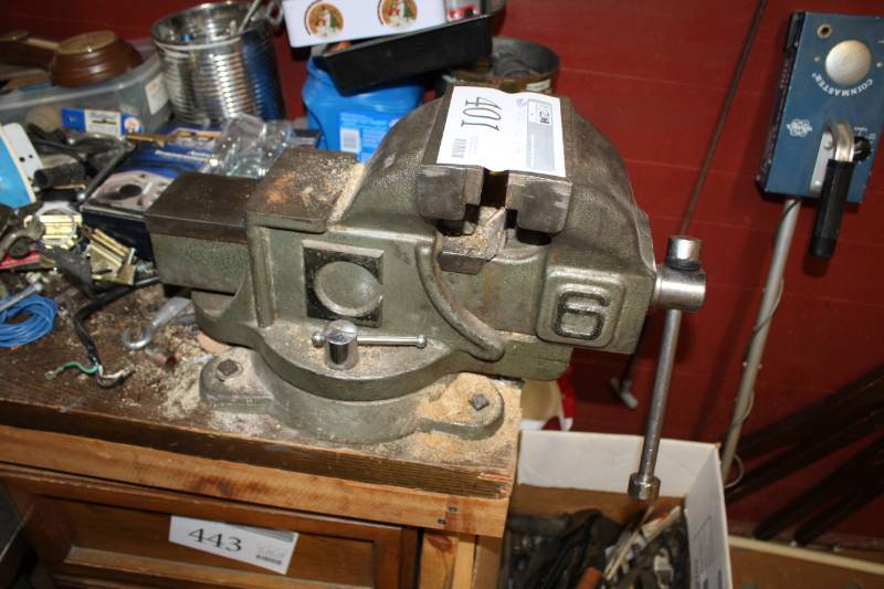 lot 401 image: Bench Vise
