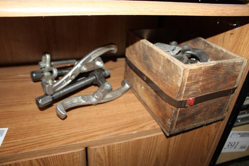 lot 419A image: Gear Pullers