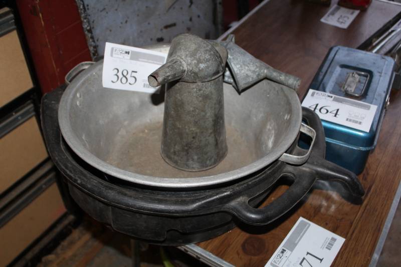 lot 385 image: Oil Drain Pans