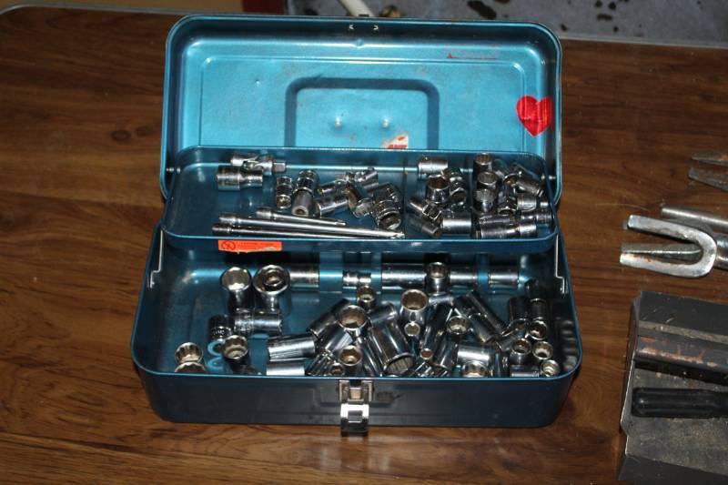 lot 464 image: Tool Box, Sockets, Extensions