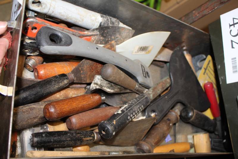 lot 434 image: Scrapers, Putty Knives, Rollers, And More