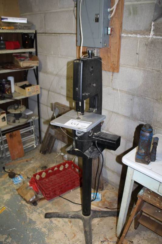 lot 351 image: Black & Decker 7.5in. Floor Standing Power Band Saw