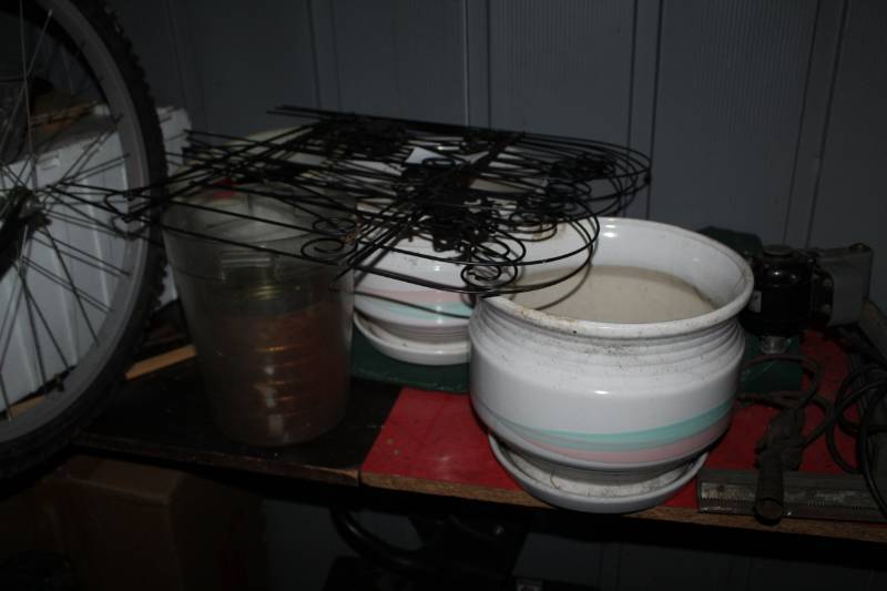 lot 485 image: Garden Pot, Lawn Edging Rolls, Cooler