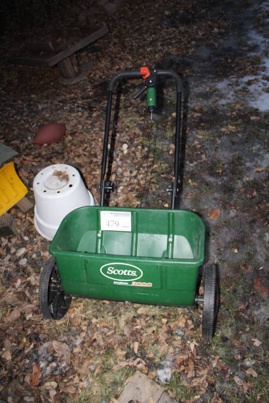 lot 479 image: Scotts Accugreen 3000 Push Seed Spreader