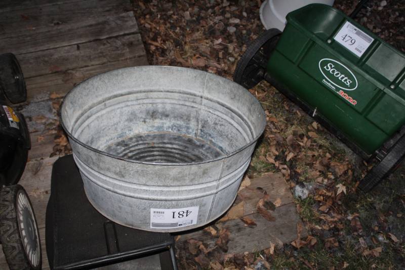lot 481 image: Metal Wash Basin
