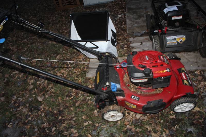 lot 301 image: Toro Recycler 22-inch Cut MulchRear Bag Personal Pace Lawn Mower
