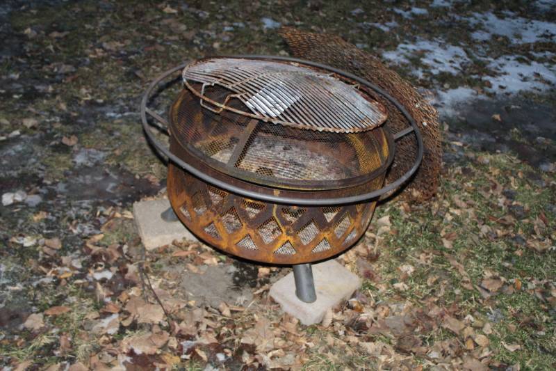 lot 480 image: Fire Pit with Grates