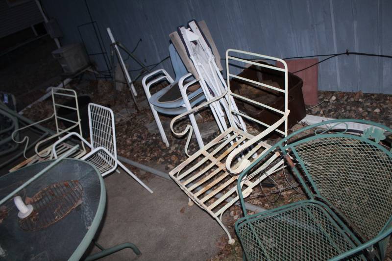 lot 487 image: Lawn Chairs with Seat Cushions
