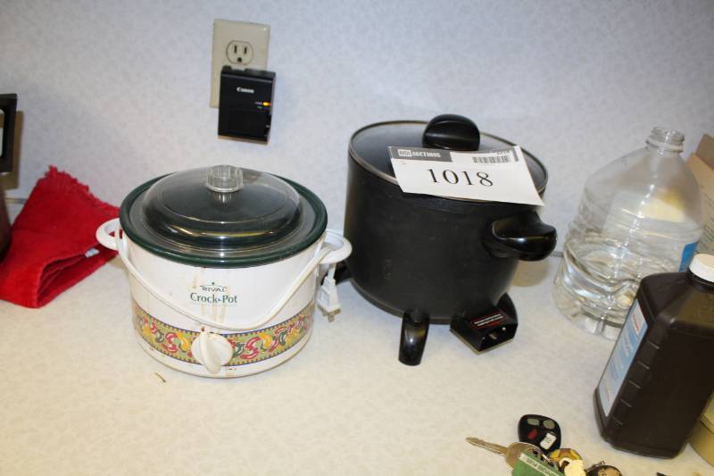 lot 1018 image: Lot of (2) Counter top Cooking Items