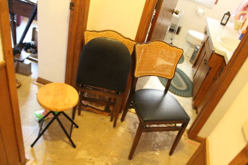 lot 1035 image: Lot of (2) folding Chairs and a Small Round Table