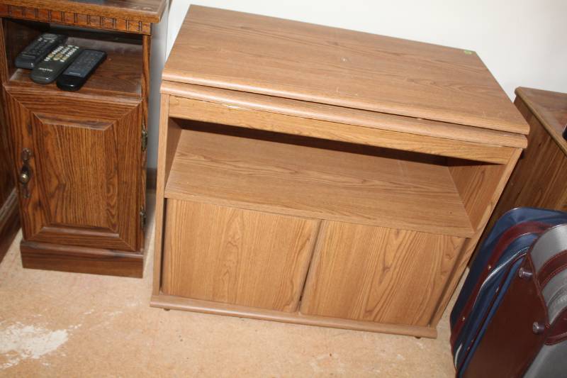 lot 1045 image: Swivel TV Stand