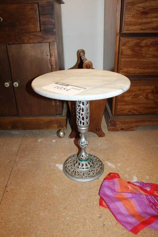 lot 1054 image: Metal Side Table
