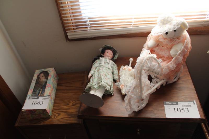 lot 1063 image: Lot of Collectors Dolls