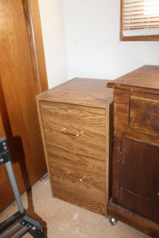 lot 1055 image: File Cabinet