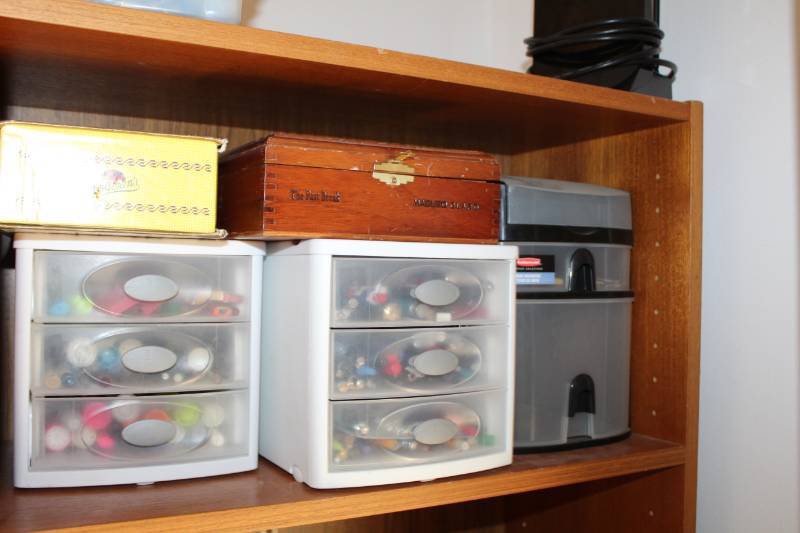 lot 1069 image: Shelf Lot of Peens and Markers